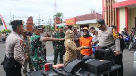 Wakil Bupati Blora, bersama Kapolres dan Dandim Blora saat mengecek kesiapan personel maupun sarpras dalam rangka pengamanan perayaan Natal 2024 dan Tahun Baru 2025.