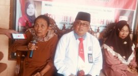 Dari kiri, Karyati (korban PTSL 2018), Yoyok Sakiran (Ketua BPAN LAI Jateng), Umi Latifah (menantu Karyati). (Dok.Ist)