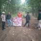 Akses jalan di kawasan hutan Perhutani yang digunakan untuk perlintasan truk pengangkut tanah ditutup. (Dok.Ist) 