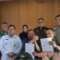 Kedua ormas antara Pemuda Pancasila (PP) dan Grib Jaya berdamai. Ditandai kesepakatan perjanjian antara Ketua PP Blora dan Ketua Grib Jaya Blora. (Dok.Is)
