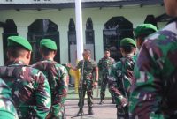Dandim Pati Letkol Inf. Jon Young Saragi, saat memberikan arahan kepada anggotanya. (Dok.Ist)