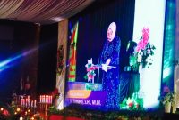Bupati Grobogan Sri Sumarni, saat memberikan sambutan Perayaan Natal Bersam di gedung Dewi Sri Purwodadi, Grobogan. Jumat (17/1/2025).