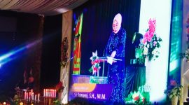 Bupati Grobogan Sri Sumarni, saat memberikan sambutan Perayaan Natal Bersam di gedung Dewi Sri Purwodadi, Grobogan. Jumat (17/1/2025).
