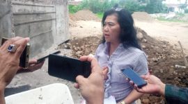 Diana, pengelola central usaha atau kios UMKM di Desa Semampir, Kec. Pati, Kab. pati. 