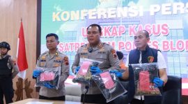 Kapolres Blora AKBP Wawan Andi Susanto, saat ungkap kasus tindak pidana penganiayaan. (Dok.Ist)