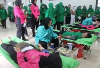 Persit saat gelar donor darah di aula Kodim 0718/Pati. (Dok.Ist)