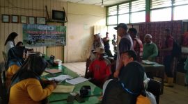 Pemeriksaan kesehatan tenaga kerja non karyawan bersama Puskesmas Kapuan di TPK Randublatung II. (Dok.Ist)