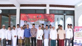 Kegiatan Jumat Curhat di Masjid Baiturrahman Desa Jambu, Kecamatan Mlonggo, Kabupaten Jepara, pada Jumat (24/1/2025). Nampak Wakapolres Jepara Kompol Edy Sutrisno.
