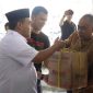 Bupati Blora Arief Rohman, saat tinjau lokasi kebakaran sekaligus berikan bantuan kepada korban terdampak kebakaran pasar Induk Cepu Blora. (Dok.Ist)
