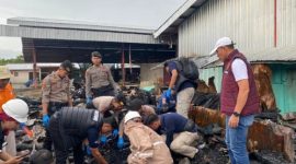 Tim Labfor Polda Jateng, saat olah TKP di lokasi kejadian kebakaran pasar induk Cepu Blora.