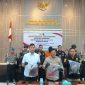 Kapolres Grobogan AKBP Ike Yulianto Wicaksono, didampingi Kasat Reskrim Polres Grobogan AKP Agung Joko Haryono, saat ungkap kasus pembunuhan di Desa Toko, Kec. Penawangan, Kab. Grobogan. (Dok.Ist)