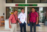 Foto: para saksi saat berpose dengan Sekdes Sogo. (Dok. Ist)