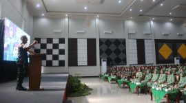 Foto: Komandan Kodim 0718/Pati Letkol Inf Jon Young Saragi, S.Sos., M.I.P, saat memberikan arahan di depan seluruh anggotanya dan Persit. (Dok. Ist)