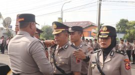 Foto: Suasana upacara serah terima jabatan Wakapolres, Kabag SDM, dan Kabag Log Polres Blora di Halaman Depan Mapolres, Kamis (2025).