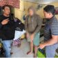 Foto: Pelaku saat diamankan petugas Polres Grobogan di kediamannya. 
