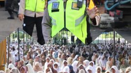 Foto: Polres Grobogan bersama jamaah pengajian peserta haul akbar Al-Khidmah 2025. (Dok. ist)