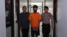 Foto: Pelaku curanmor saat digiring petugas Polsek Mijen Polres Demak. (Dok. Ist)