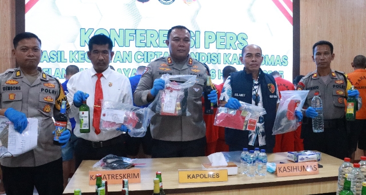 Foto: Kapolres Blora AKBP Wawan Andi Susanto, saat konferensi pers ungkap sejumlah kasus. (Dok. Ist)