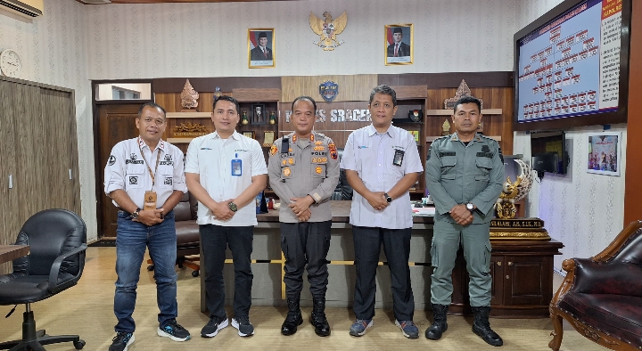 Foto: Kunjungan silaturahmi Adm KPH Telawa Heri Nur Afandi S.Hut M.Si bersama Adm KPH Surakarta Ir. Ronny Merdyanto S.Hut, di Mapolres Sragen. (Dok. Ist)