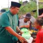 Foto: Kapolres Blora AKBP Wawan Andi Susanto, saat memberikan bantuan sosial berupa sembako dan Takjil berbuka puasa. (Dok. Ist)