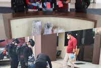 Kolase foto: Sat Reskrim Polres Demak saat ungkap penjual obat petasan yang transaksi jual belinya dilakukan melalui media sosial Facebook.