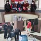 Kolase foto: Sat Reskrim Polres Demak saat ungkap penjual obat petasan yang transaksi jual belinya dilakukan melalui media sosial Facebook.