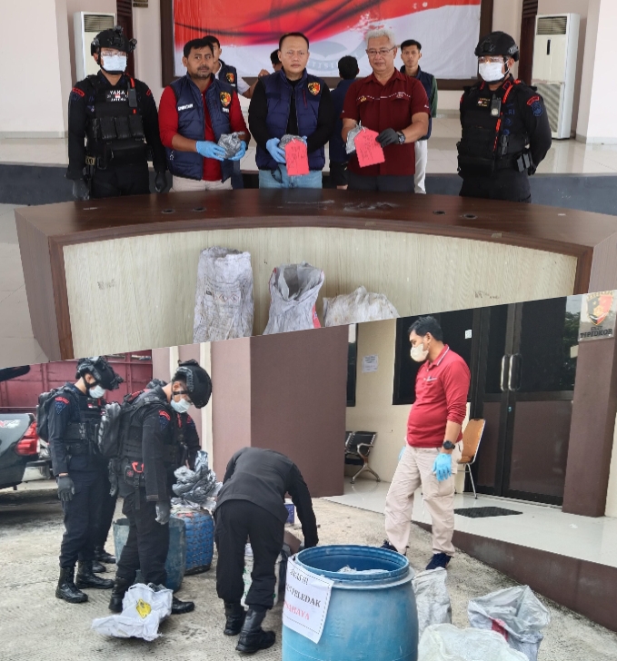 Kolase foto: Sat Reskrim Polres Demak saat ungkap penjual obat petasan yang transaksi jual belinya dilakukan melalui media sosial Facebook.