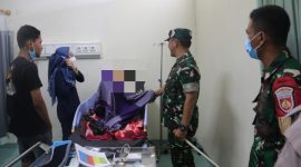 Foto: Komandan Kodim 0718/Pati Letkol Inf Jon Young Saragi, S.Sos., M.I.P, saat menjenguk pasien salah satu warga kecamatan Pucakwangi kabupaten Pati di RSU Suwondo Pati. Selasa, (04/03/2025).