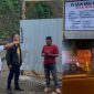 Ketua ELBEHA Barometer, saat cek lokasi galian C. Nampak potongan gambar aktifitas armada galian C.