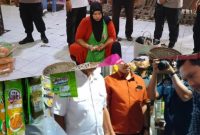 Kapolres bersama tim Satgas Pangan saat datangi pasar cek harga bahan pokok.