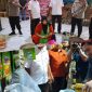 Kapolres bersama tim Satgas Pangan saat datangi pasar cek harga bahan pokok.