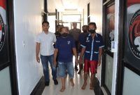 4 tersangka kasus perjudian saat digiring petugas Polres Demak.