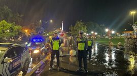 Petugas Polres Jepara saat melakukan patroli skala besar.
