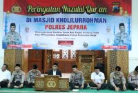 Suasana peringatan Nuzulul Qur'an Polres Jepara di Masjid Jami' Kholilurrohman Polres setempat, pada Senin (17/3/2025).