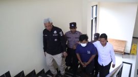 Pelaku penganiayaan saat digiring petugas Polres Demak.