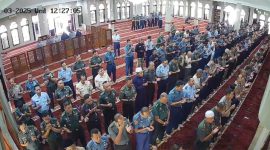 Suasana shalat ghaib Sesko TNI untuk 3 polisi yang gugur di Lampung.