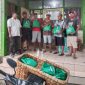 Kegiatan Perum Perhutani KPH Randublatung, membagikan paket sembako kepada tenaga kerja non karyawan.
