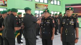 Kegiatan serah terima jabatan (Sertijab) Komandan Kodim 0721/Blora yang berlangsung khidmat di Aula Makoyonif 410/Alugoro, Jalan Jenderal Sudirman, Kelurahan Bangkle, Kecamatan Blora, Rabu (9/4/2025).