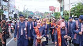 Foto: Forkopimda Jepara, saat menggelar kirab dan melakukan prosesi buka luwur di Kompleks Makam Mantingan, Kecamatan Tahunan, Kabupaten Jepara, pada Rabu (9/4/2025). 