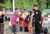 Kapolres Jepara AKBP Erick Budi Santoso didampingi Ketua Bhayangkari Cabang Jepara Ny. Dessy Erick Budi Santoso, saat menghadiri acara upacara peringatan hari jadi Kabupaten Jepara ke-476.