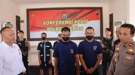 Tersangka saat diamankan Polres Demak.
