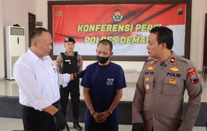 Satreskrim Polres Demak mengungkap kasus pemalsuan sertifikat tanah.