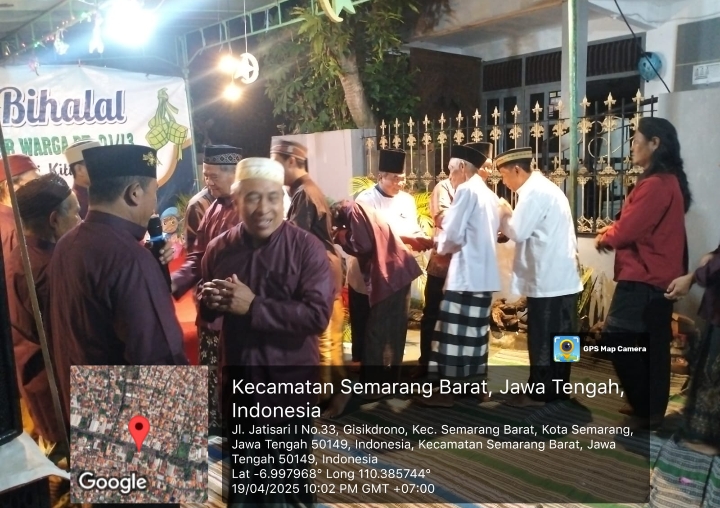 Suasana halal bihalal kampung Jatisari 01 Gisikdrono, Semarang Barat.