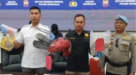 Kasat Reskrim Polres Grobogan AKP Agung Joko Haryono, saat ungkap kasus pencurian dengan kekerasan (Curas) di SDN 2 Penawangan, Kec. Penawangan, Kab. Grobogan. Rabu (23/4/2025).