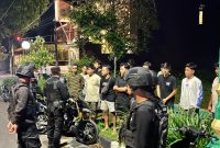 Tim Siraju Polres Jepara Gelar Patroli rutin. Nampak petugas sedang memberikan imbauan kepada sejumlah remaja.