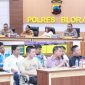 Suasana mediasi PT Kapur Rembang Indonesia (KRI) dengan Warga Desa Jurangrejo, Kec. Bogorejo, Blora, di Mapolres Blora.