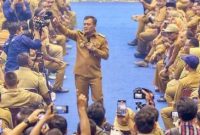 Gubernur Jateng Ahmad Luthfi, saat memberikan pendidikan pada kegiatan Sekolah Antikorupsi di GOR Indoor Jatidiri, Kota Semarang. Selasa (29/4/2025).