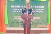 Kepala Desa Sidorekso, M. Arifin, saat membeberkan keunggulan desanya, pada klarifikasi lapangan Lomba Desa 2025 Kabupaten Kudus.