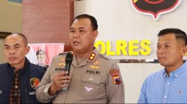 Kapolres Blora, AKBP Wawan Andi Susanto, saat konferensi pers ungkap kasus pencabulan anak dibawah umur.