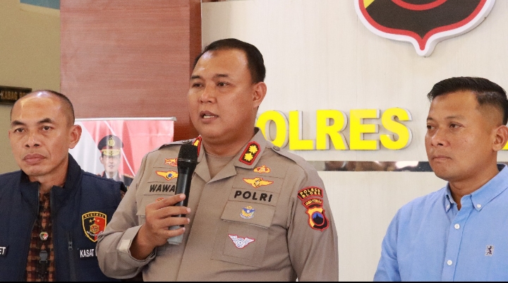 Kapolres Blora, AKBP Wawan Andi Susanto, saat konferensi pers ungkap kasus pencabulan anak dibawah umur.